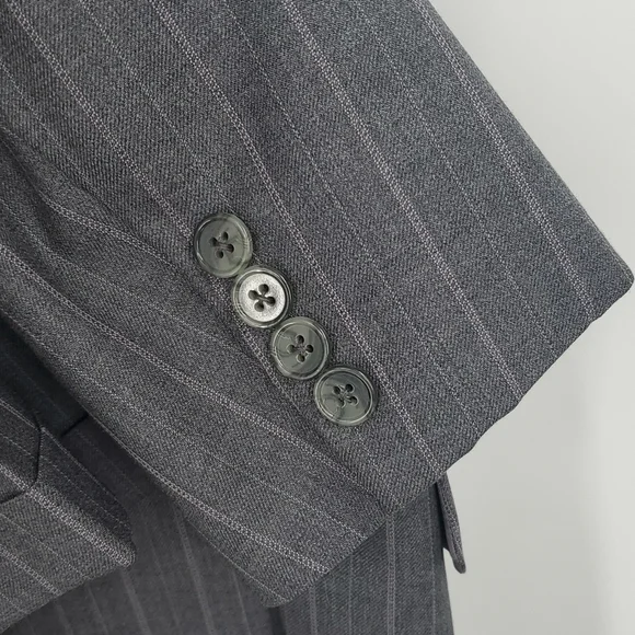 Joseph Abboud Gray with Lavender Stripe Suit 40S 36x30‎